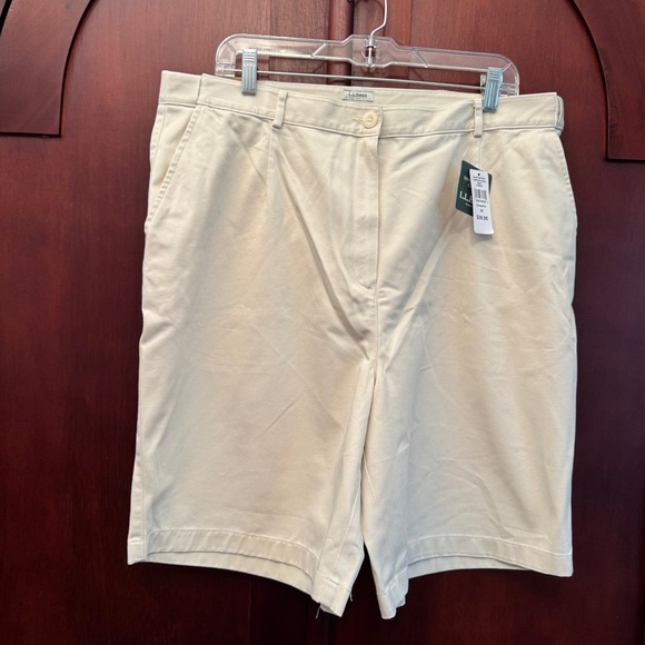 LL Bean Shorts Womens 20 Regular Beige High Rise Chino Original Expandable Waist - Picture 1 of 9